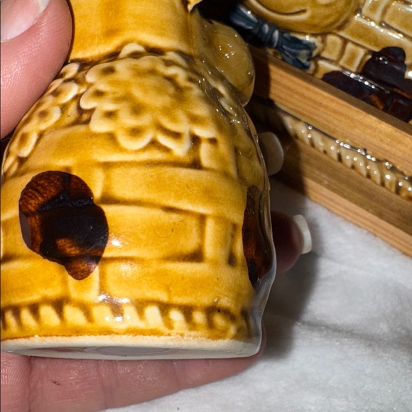 Adorable Vintage Cow Salt & Pepper Shaker Set with Napkin Holder - Picture 13 of 16